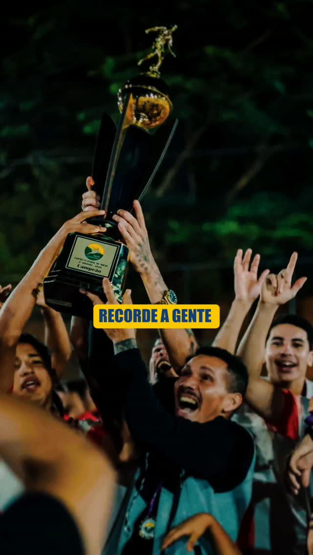 Atletas comemoram com o troféu da Copa Acre